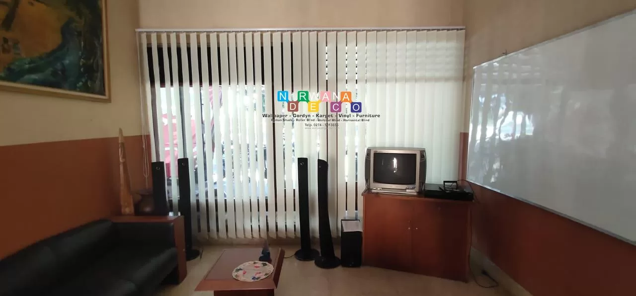 Pemasangan Vertikal Blind Di Jalan Surya, Babadan, Banguntapan, Bantul, Yogyakarta