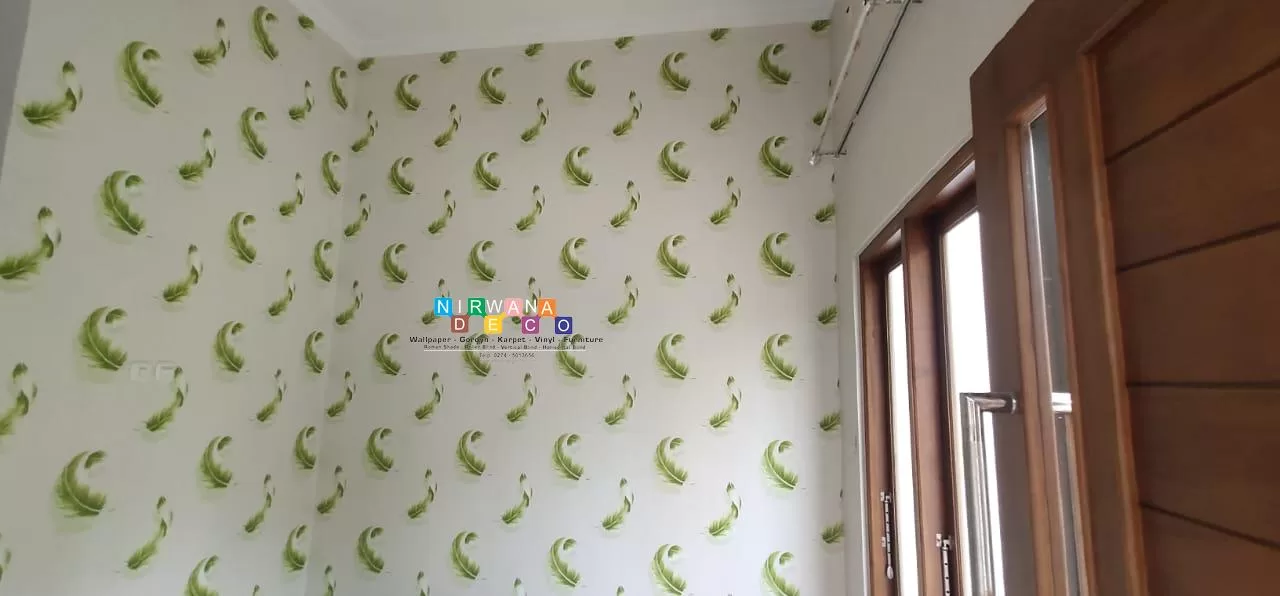 Pemasangan Wallpaper Di Jalan Ringroad Utara, Karangnongko, Maguwoharjo, Depok, Sleman, Yogyakarta