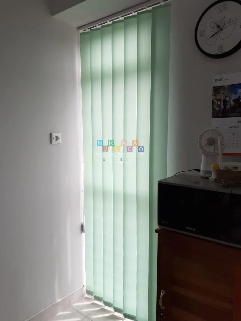 Pemasangan-Vertical-Blind-Di-Apartement-Amartha-View-Semarang-Jawa-Tengah