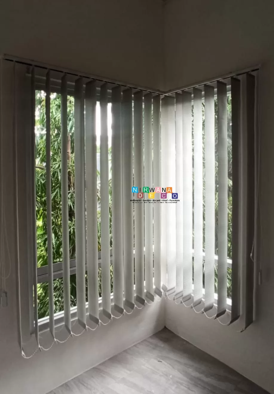 Pemasangan vertical blind di jl sonosewu