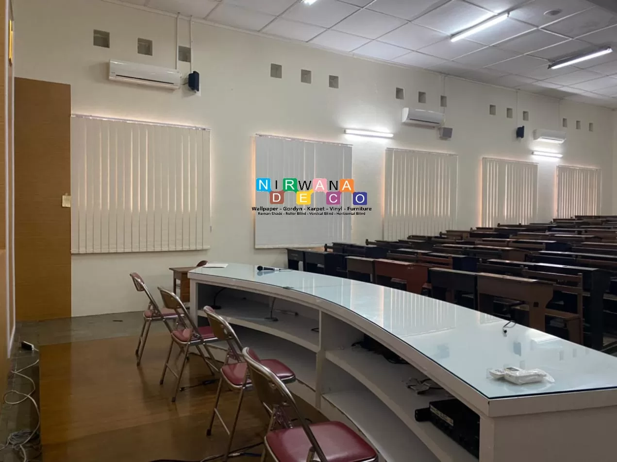 Pemasangan Vertical Blidn Di SMK Negeri 2