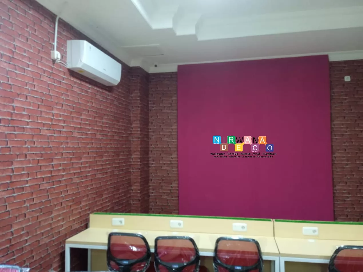 Pemasangan Wallpaper Di Joglosemar Executive Shuttle Bus