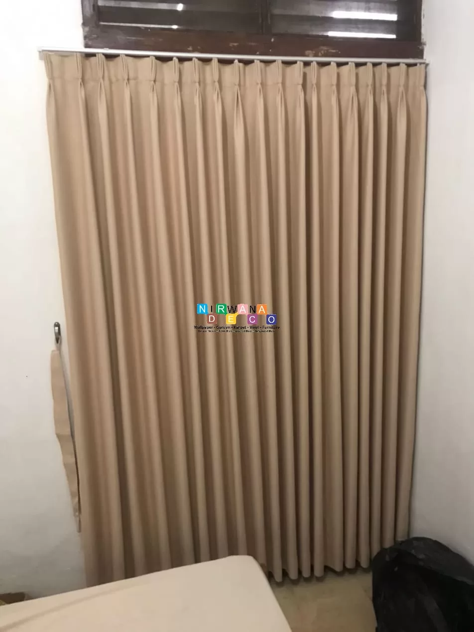 Pemasangan Gorden Di Janti
