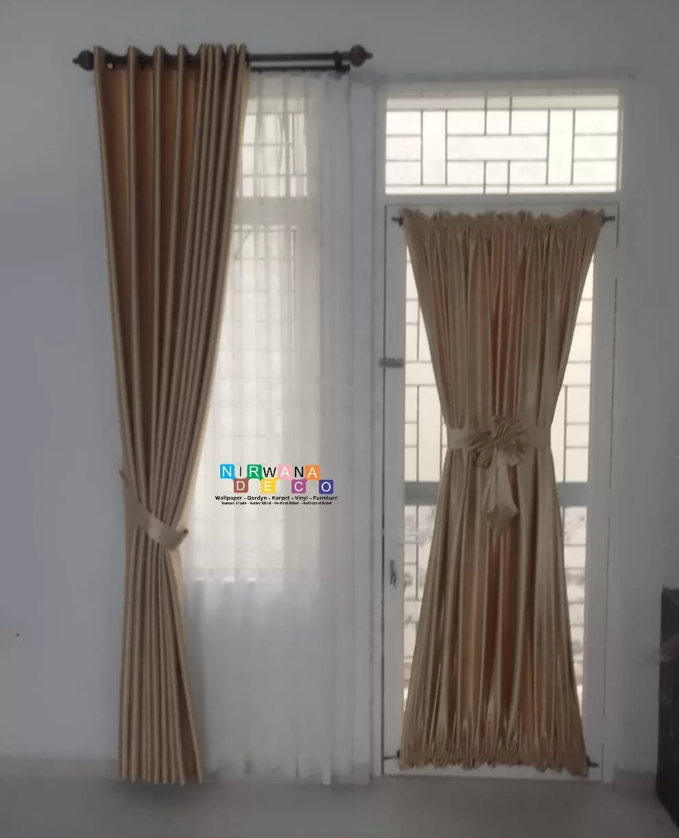 Pemasangan Gorden di Jalan Kabupaten