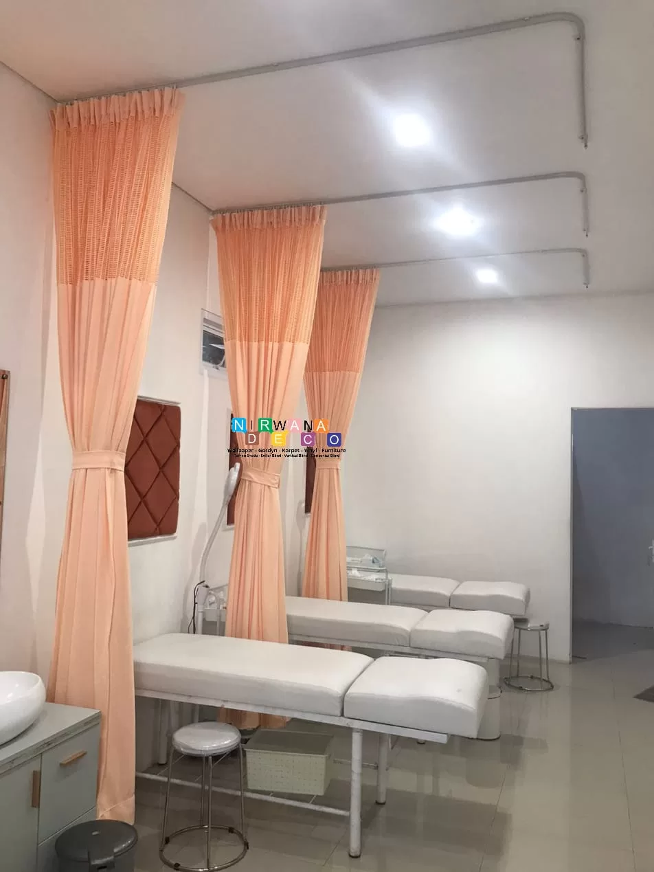 Pemasangan Gorden Di Savya Aesthetic Clinic