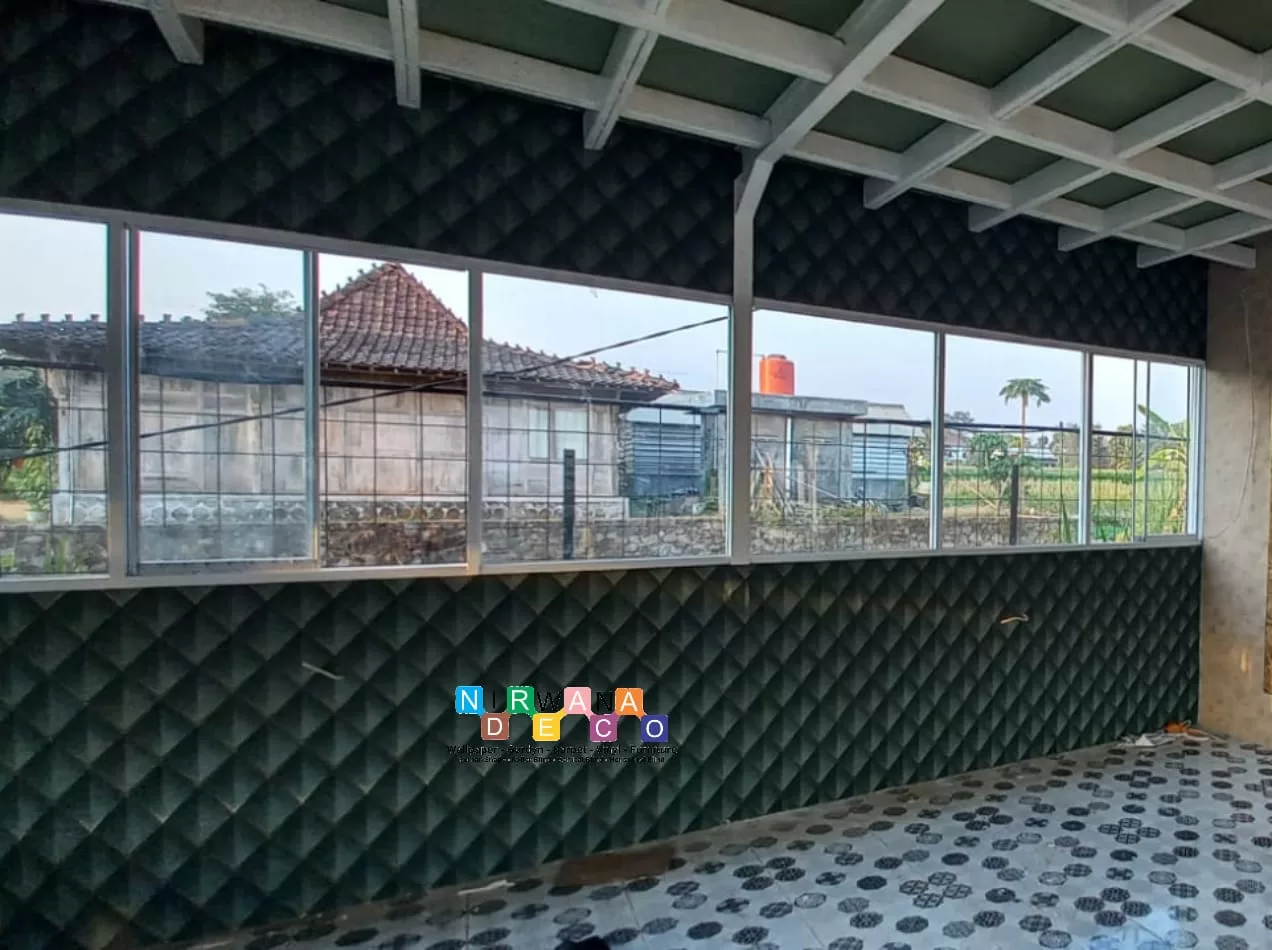 Pemasangan Wallpaper Di Jalan Kaliurang