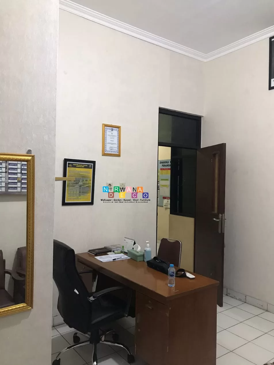 Pemasangan Wallpaper Di Polsek Turi