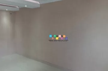 Pemasangan Wallpaper Di Kost Putri Blessing House