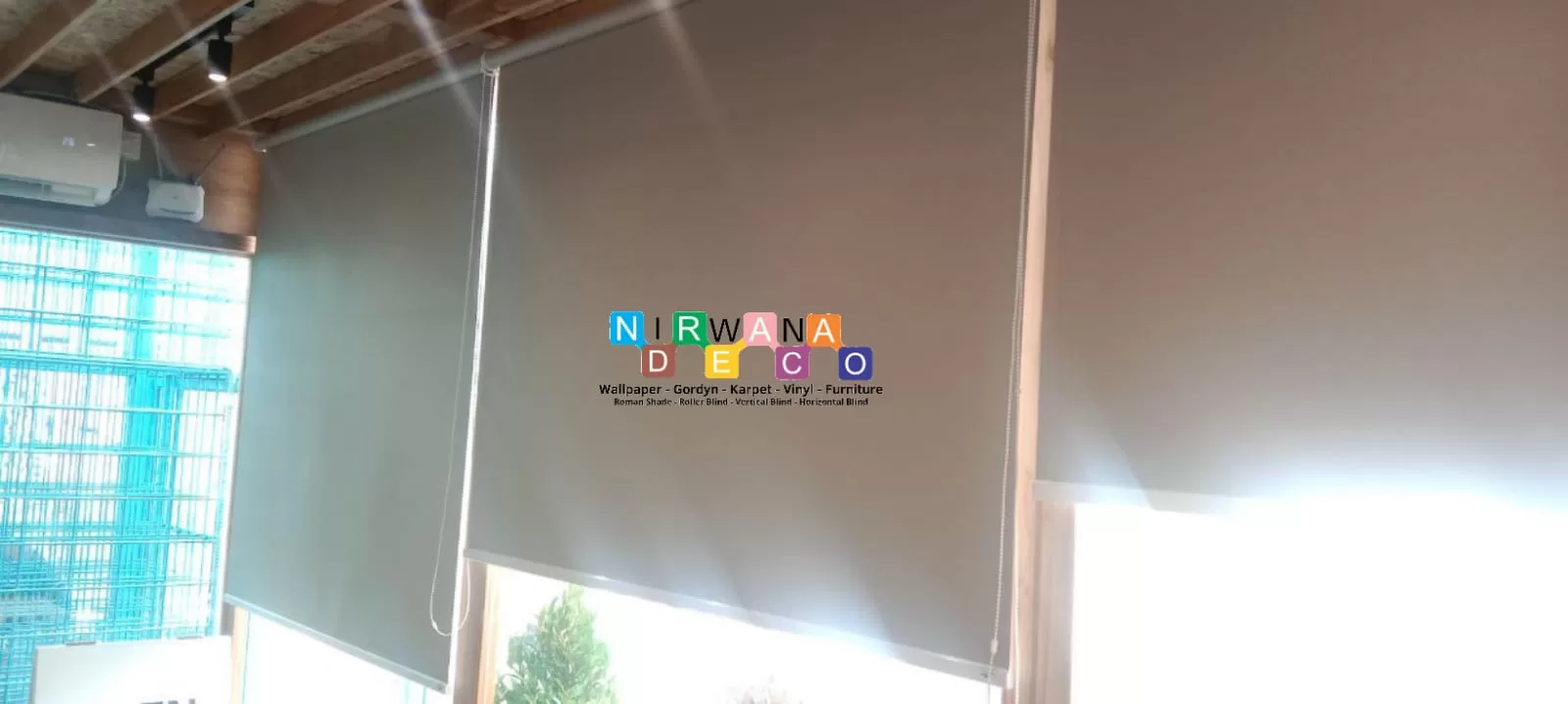 Pemasangan Roller Blinds Di It's Ready Space, Yogyakarta Nirwana Deco