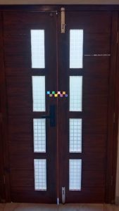 Pemasangan Sticker Sandblast Di Jalan Kaliurang