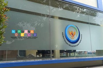 Pemasangan Sticker Sandblast Di Kantor Loka Riset Mekanisasi Perikanan