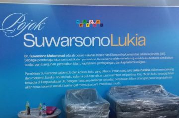 Pemasangan Wallpaper Custom Di Universitas Islam Indonesia