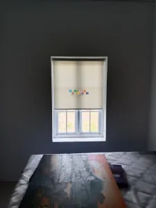 Pemasangan Roller Blinds Di De Santoz Homestay, Ngestiharjo, Bantul