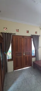 Pemasangan Gorden Di SAVIRA Batik, Imogiri, Bantul