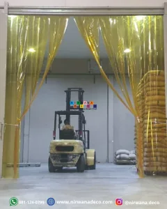 Tirai plastik PVC adalah tirai plastik yang terbuat dari polivinil klorida (PVC). Tirai ini biasanya digunakan di berbagai aplikasi, termasuk industri, komersial, dan perumahan. Tirai plastik PVC tersedia dalam berbagai ketebalan, lebar, dan warna.