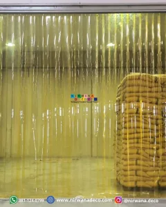 Tirai plastik PVC adalah tirai plastik yang terbuat dari polivinil klorida (PVC). Tirai ini biasanya digunakan di berbagai aplikasi, termasuk industri, komersial, dan perumahan. Tirai plastik PVC tersedia dalam berbagai ketebalan, lebar, dan warna.