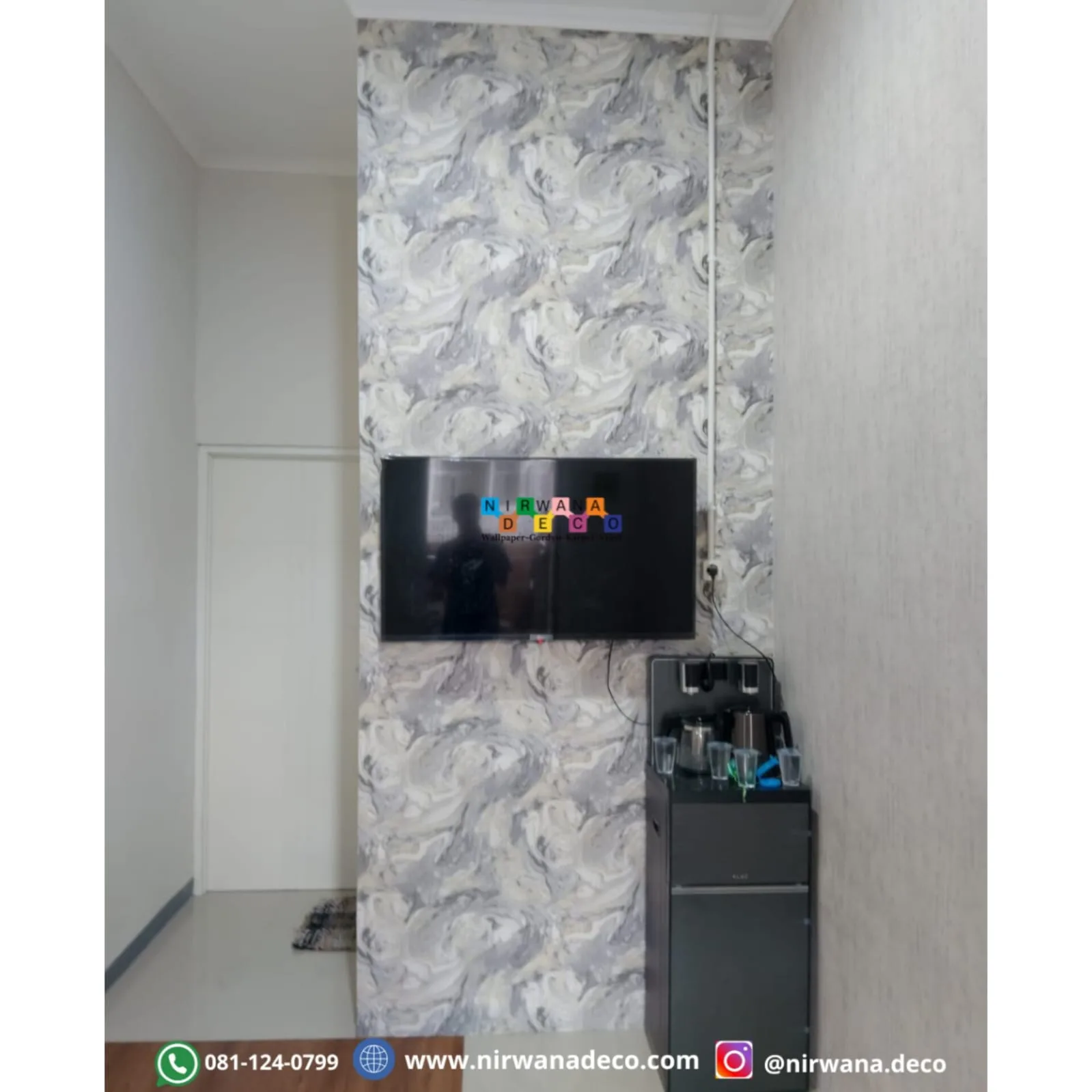 Dekorasi dinding atau yang biasa disebut dengan wallpaper dinding merupakan dekorasi hiasan untuk dinding untuk ruangan agar terlihat lebih fresh. Wallpaper dinding ini cocok buat kamu yang yang ingin memberikan kesan yang hidup untuk ruangan. Kali ini Nirwana Deco melakukan pemasangan wallpaper De'naila Village Menganti Gresik Jawa Timur.