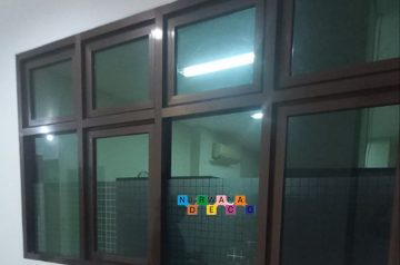 Pemasangan Sticker Sandblast Di Stikes Jendral Achmad Yani