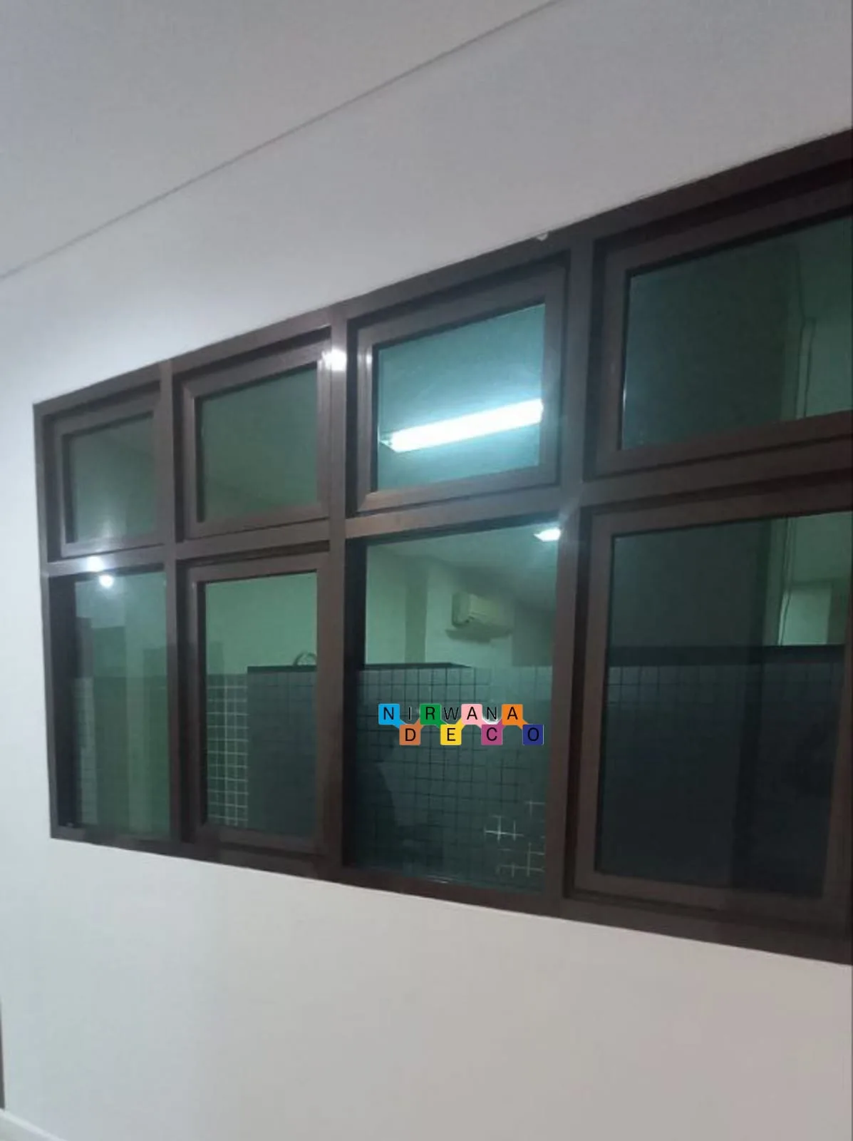 Pemasangan Sticker Sandblast Di Stikes Jendral Achmad Yani