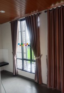 Kali ini Nirwana Deco kembali melakukan pemasangan gorden di Jalan Timbulrejo, Maguwoharjo, Sleman.