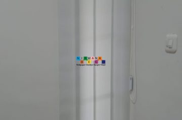 Vertical Blinds adalah penutup jendela dengan bentuk vertical yang berfungsi untuk mengatur cahaya masuk ke ruangan.