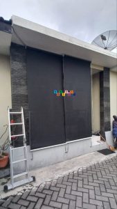 Pemasangan Roller Blinds Di Demangan