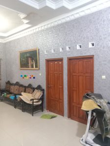 Proyek Pemasangan Wallpaper Di Jalan Pakel Baru