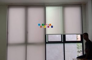 Pemasangan Roller Blinds Di Lempongsari