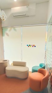 Pemasangan Roller Blinds Di CV Prospek Mitra Abadi