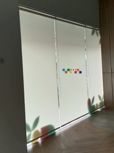 Pemasangan Roller Blinds Di CV Prospek Mitra Abadi