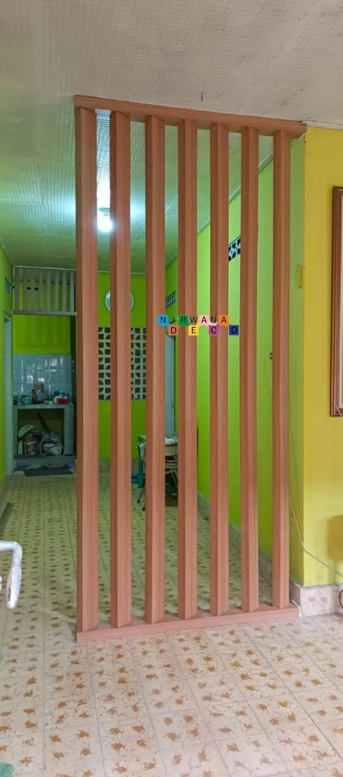 Pemasangan Kisi Kisi Di Ngampilan -  Kali ini Nirwana Deco melakukan pemasangan Kisi Kisi WPC Di Ngampilan, Yogyakarta. Kisi Kisi merupakan elemen intertiot yang berbahankan WPC yang di pasangkan secara berdiri atau vertical dengan jarak tertentu sehingga membentuk celah celah.