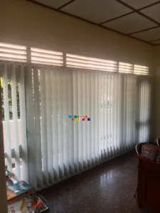 Pemasangan Vertical Blinds Di Penerbit Yudhistira - Vertical Blinds yaitu sebuah Tirai berbentuk vertical dengan ukuran custom yang berfungsi sebagai penutup jendela dan pengatur pencahayaan pada jendela yang masuk kedalam ruangan,bahan/kain terbuat dari bahan Polyester/Fiber glass dilapis dengan bahan khusus.
