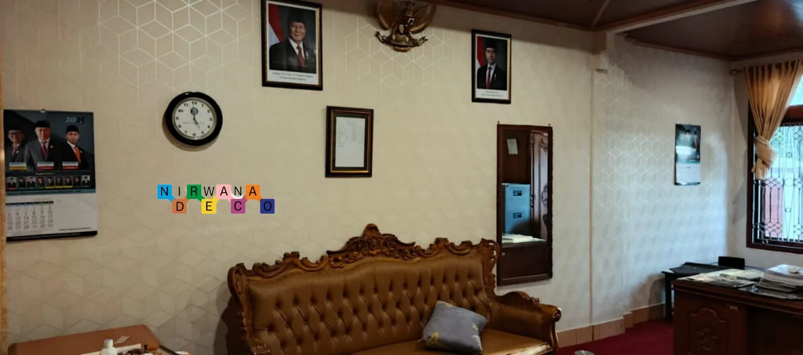 Pemasangan Wallpaper Di Kantor DPRD -  Wallpaper dinding merupakan kertas hiasan dinding yang biasanya di aplikasikan kepada dinding ruangan.
