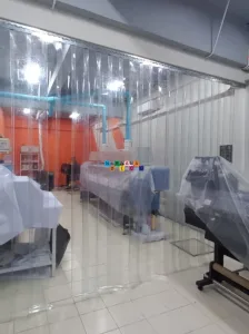 Pemasangan Tirai PVC Di Gelora Printing - Tirai PVC adalah strip plastik yang digunakan sebagai penghalang untuk mengendalikan suhu, debu, Dan kelembapan di berbagai ruangan. Tirai ini terbuat dari plastik PVC. Tirai ini biasanya di gunakan pada untuk gudang, resto, pabrik, dan rumah sakit.