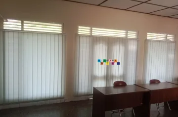 Pemasangan Vertical Blinds Di Percetakan Yudhistira - Vertical blinds adalah jenis blins yang biasanya digunakan untuk menutup dan mengatur masuknya sinar matahari ke dalam ruangan.