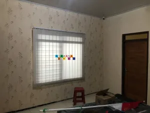 Pemasangan Vertical Blinds Di Jalan Kaliurang - Vertical blinds memiliki jenis tirai yang berbentuk vertical dalam menghalau cahaya matahari.