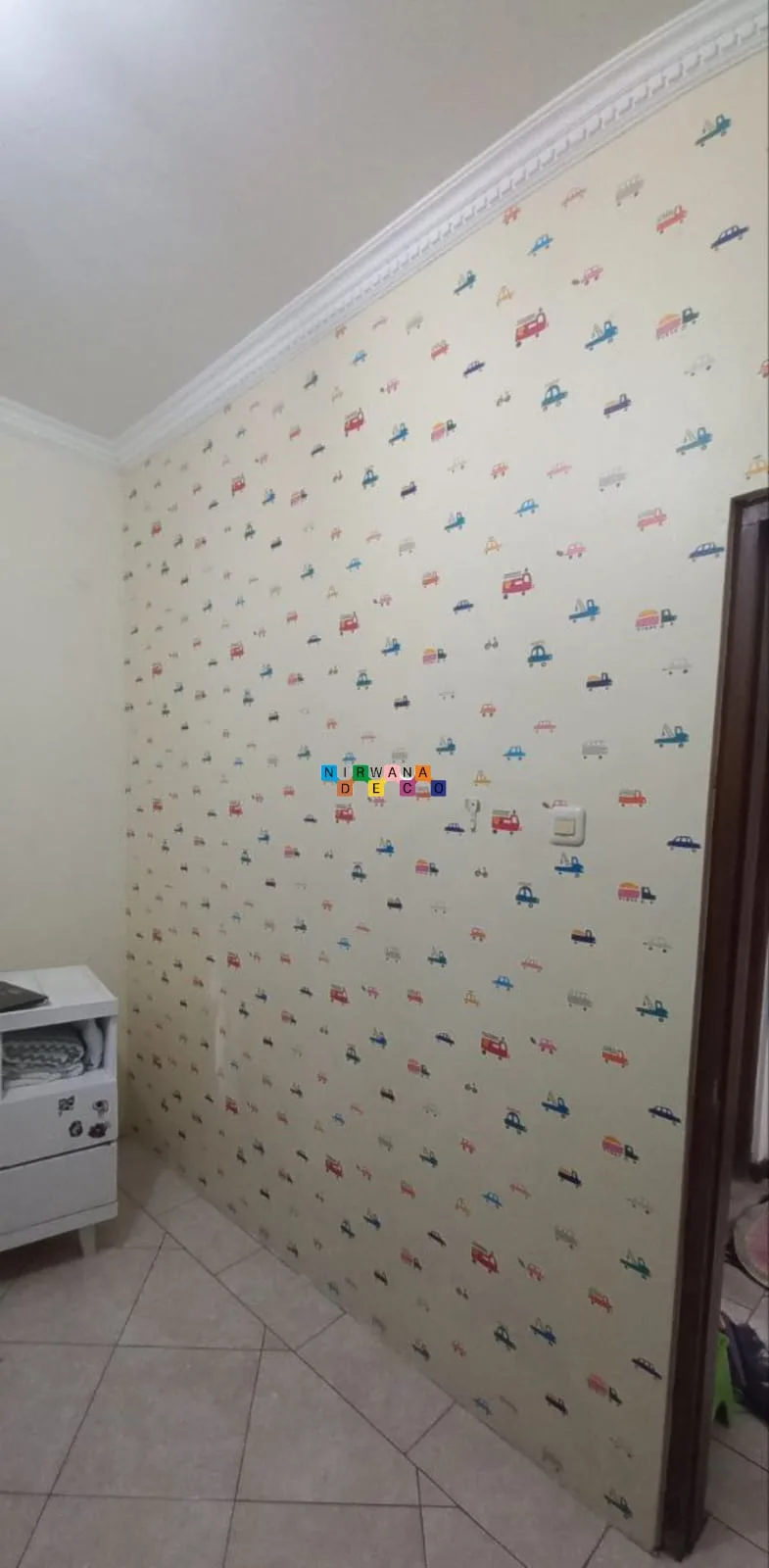 Pemasangan Wallpaper Di Kalasan - Salah satu cara untuk menghiasi dinding rumah yaitu dengan memasangkan wallpaper dinding, Wallpaper dinding adalah bahan dekorasi yang digunakan untuk menututupi atau menghiasi dinding ruangan.