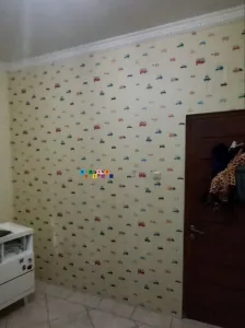 Pemasangan Wallpaper Di Kalasan - Salah satu cara untuk menghiasi dinding rumah yaitu dengan memasangkan wallpaper dinding, Wallpaper dinding adalah bahan dekorasi yang digunakan untuk menututupi atau menghiasi dinding ruangan.