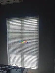 Pemasangan Horizontal Blinds Di Jalan Magelang - Horizontal Blind adalah salah satu dari jenis tirai yang paling populer di lingkungan masyarakat. Produk tirai seperti ini biasanya di pasangkan pada jendela ruang rumah.