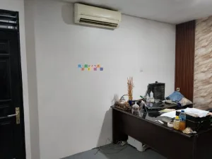 Pemasangan WPC Panel dan Wallpaper Di Jalan Wisma Tengger, Kandangan, Benowo, Surabaya, Jawa Timur