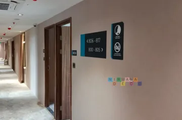 Pemasangan Wallpaper Di Hotel Aston Gejayan, Yogyakarta