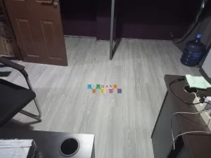 Pemasangan Vinyl Di PT Putra Cahaya Packing, Bubutan, Surabaya, Jawa Timur