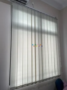 Pemasangan Vertical Blinds Di Gedung B Rumah Sakit Hardjolukito, Yogyakarta