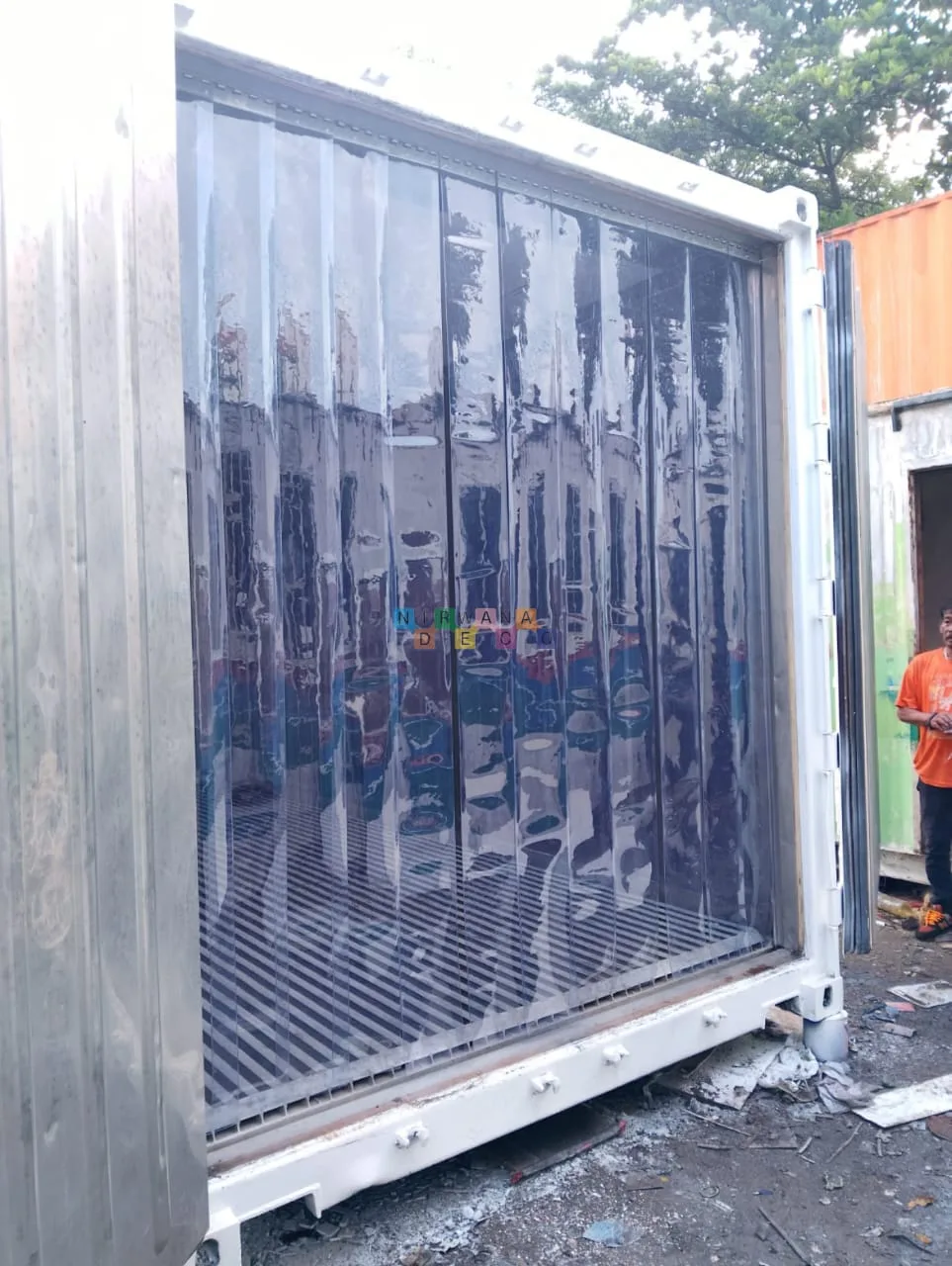 Pemasangan Tirai PVC Di PT Tiga Bersaudara Transindo, Surabaya