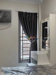 Pemasangan Gorden Di Grand Puri Kost Exclusive, Seturan, Sleman