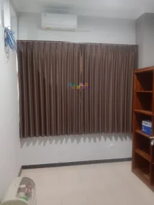 Pemasangan Gorden Di SMP Muhammadiyah 2 Yogyakarta