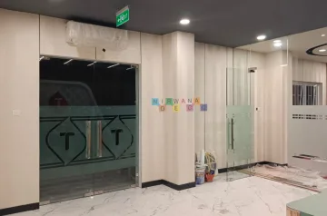 Pemasangan Wallpaper Di GraPari Telkomsel, Purwokerto