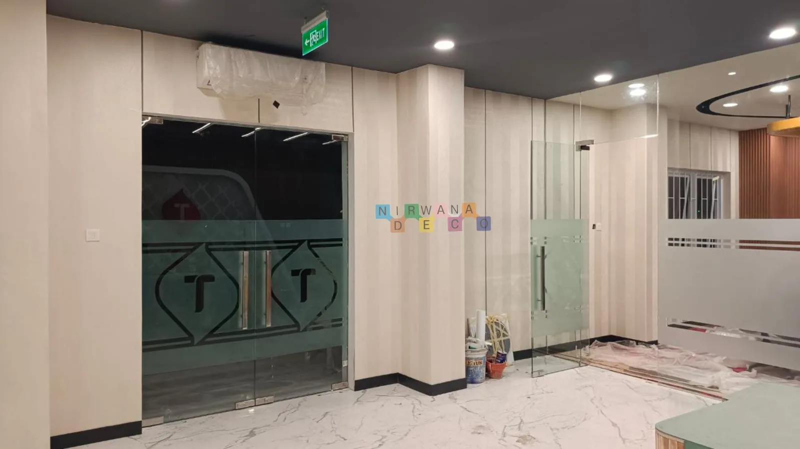 Pemasangan Wallpaper Di GraPari Telkomsel, Purwokerto