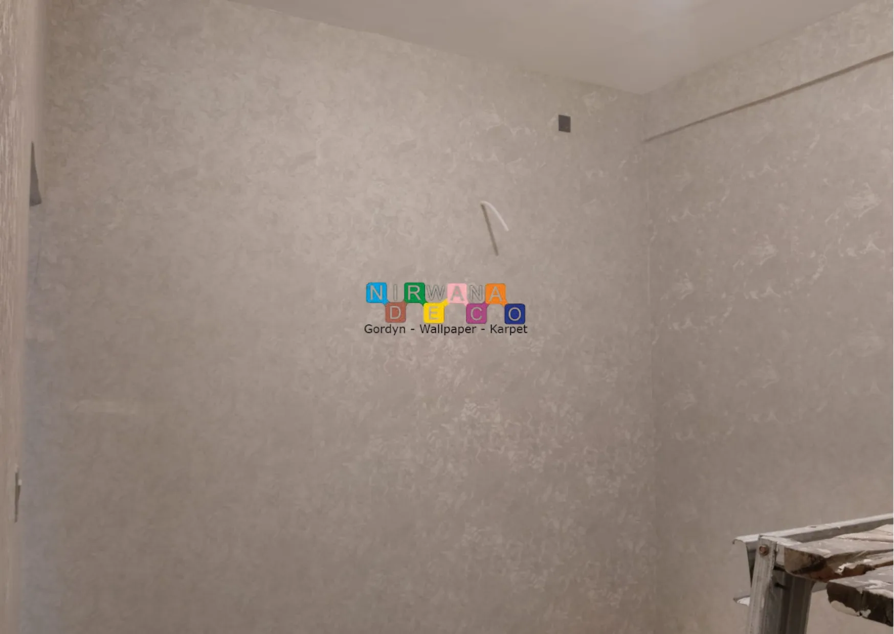 Pemasangan Wallpaper di Pengampon Square Surabaya