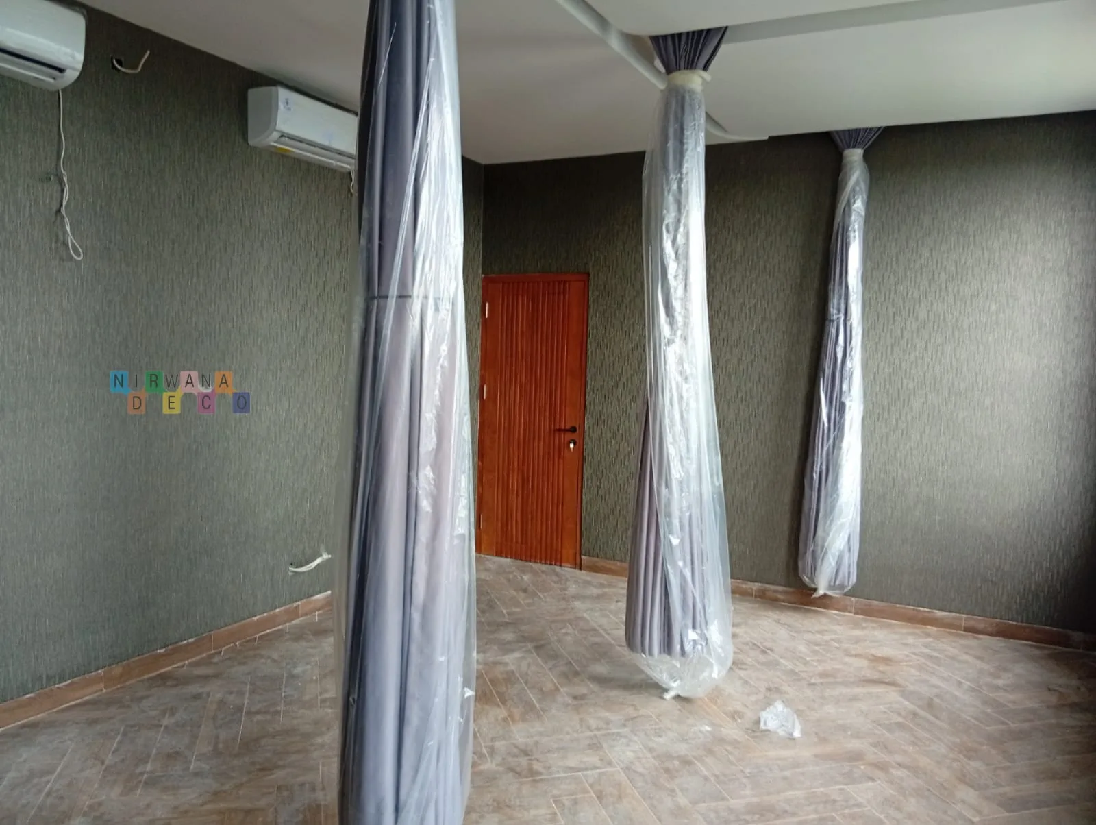 Proyek Pemasangan Wallpaper Di Hotel Aston Gejayan, Yogyakarta